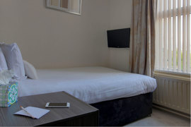 parkmore-hotel-bedrooms-36-83106.jpg
