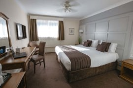 manor-hotel-bedrooms-15-83642.jpg