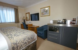 manor-hotel-bedrooms-73-83642.jpg