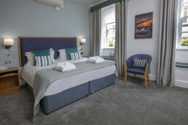 moores-central-hotel-bedrooms-27-83731.jpg