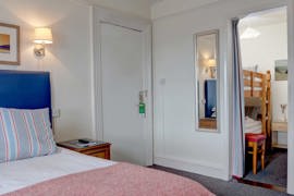 beachcroft-hotel-bedrooms-102-83909.jpg