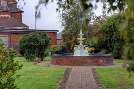 thurrock-hotel-grounds-and-hotel-02-84245.jpg