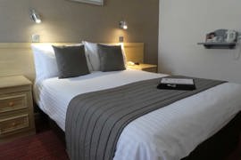 monterey-hotel-bedrooms-01-84276.JPG