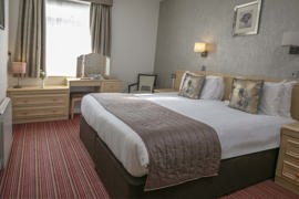 monterey-hotel-bedrooms-37-84276.jpg
