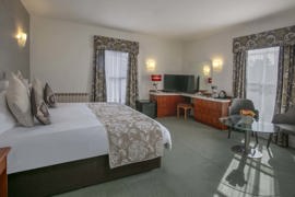 monterey-hotel-bedrooms-39-84276.jpg