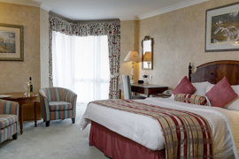 blunsdon-house-hotel-bedrooms-35-83070.jpg