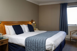 new-holmwood-hotel-bedrooms-24-83365.jpg