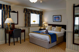 lamphey-court-hotel-bedrooms-19-83424.jpg