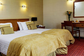 aberavon-beach-hotel-bedrooms-09-83465.jpg