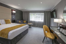 heronston-hotel-bedrooms-72-83481.jpg
