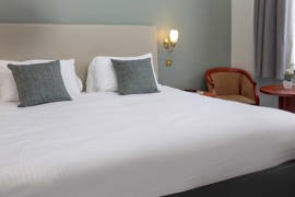 queens-hotel-bedrooms-01-83495.jpg