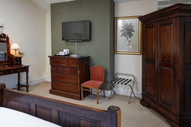 claydon-country-house-hotel-bedrooms-05-83676.jpg