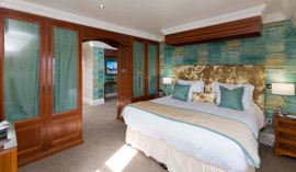 Suite with king size bed and separate lounge