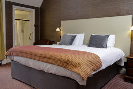 rose-and-crown-hotel-bedrooms-12-83792.jpg