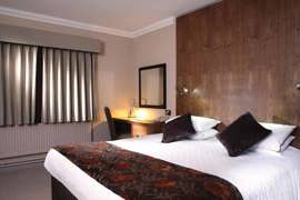 rockingham-forest-hotel-bedrooms-07-83907.jpg