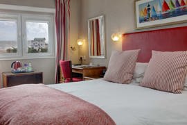 beachcroft-hotel-bedrooms-105-83909.jpg