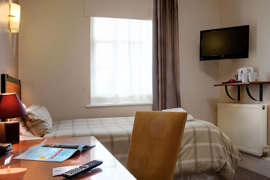 deincourt-hotel-bedrooms-18-83932.jpg