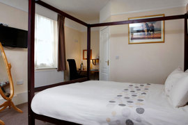 deincourt-hotel-bedrooms-20-83932.jpg