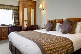 pinewood-hotel-bedrooms-53-83933.jpg