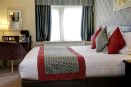 pinewood-hotel-bedrooms-56-83933.jpg