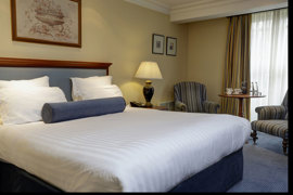 manor-hotel-meriden-bedrooms-14-83947.jpg
