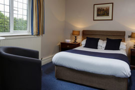 oaklands-hotel-bedrooms-04-84205.jpg