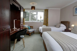 oaklands-hotel-bedrooms-06-84205.jpg