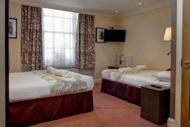 buckingham-palace-road-hotel-bedrooms-01-84244.jpg