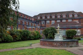thurrock-hotel-grounds-and-hotel-04-84245.jpg