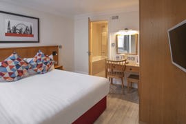 queensway-hotel-bedrooms-68-84273.jpg