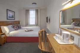 queensway-hotel-bedrooms-89-84273.jpg