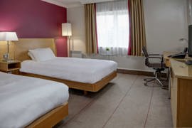 the-quays-hotel-bedrooms-05-84317.jpg
