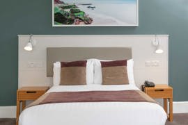 exmouth-beach-hotel-bedrooms-13-84344.jpg