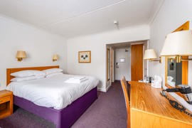 milestone-peterborough-hotel-bedrooms-03-84350.jpg
