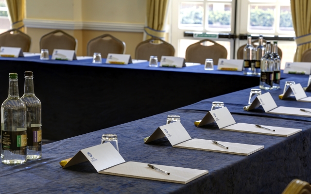 yew-lodge-hotel-meeting-space